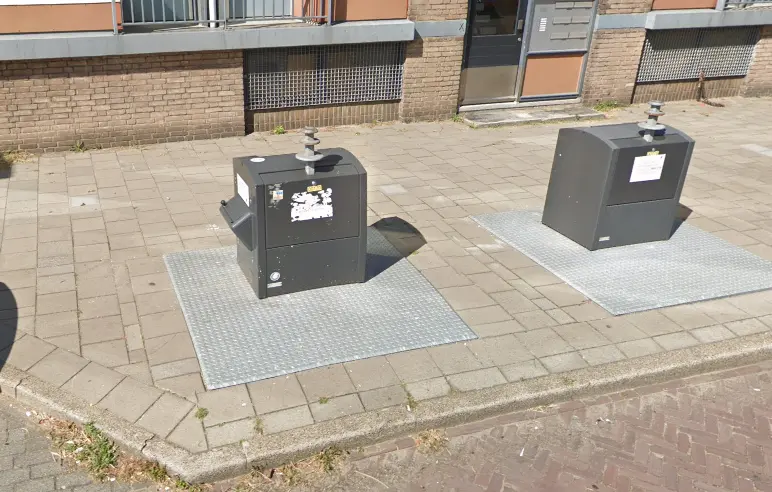 Brandweer duikt in vuilcontainer