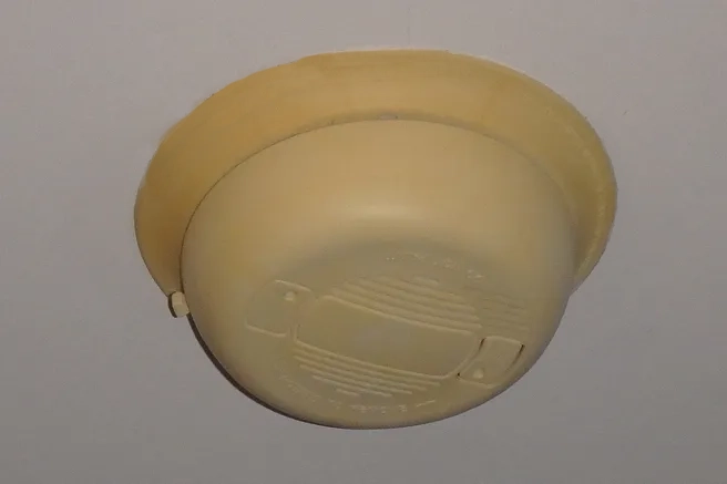 oude rookmelder piept